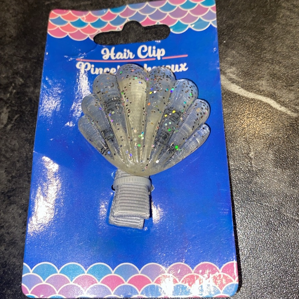 Sea Shell ๐ Hair Clips - Picture 3 of 4